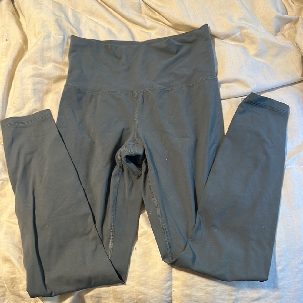 Chic High-Waisted Leggings in forest green